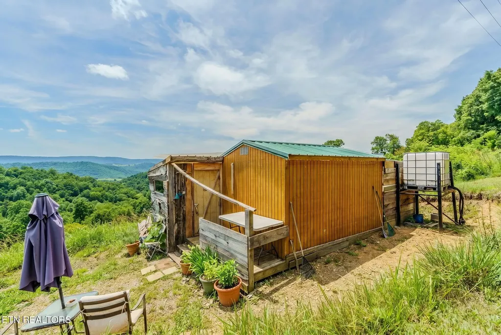 1563 Raven Hill Road Tazewell TN 37879