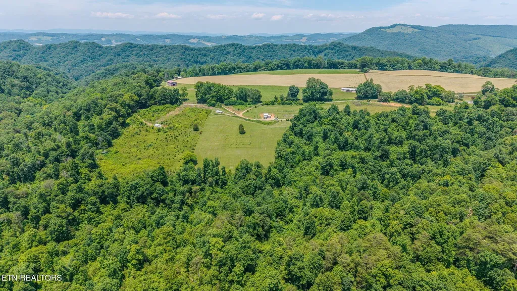 1563 Raven Hill Road Tazewell TN 37879