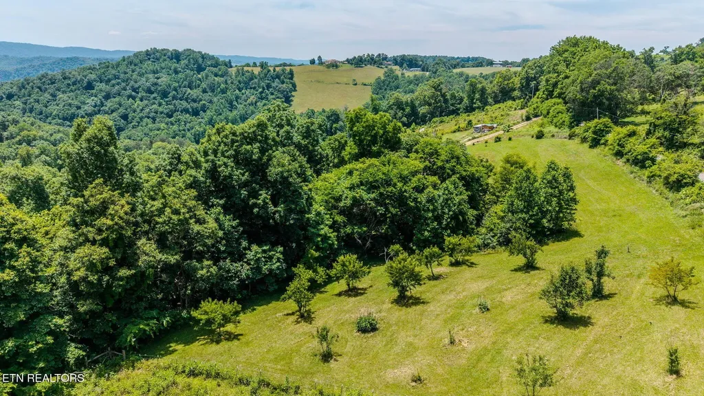 1563 Raven Hill Road Tazewell TN 37879