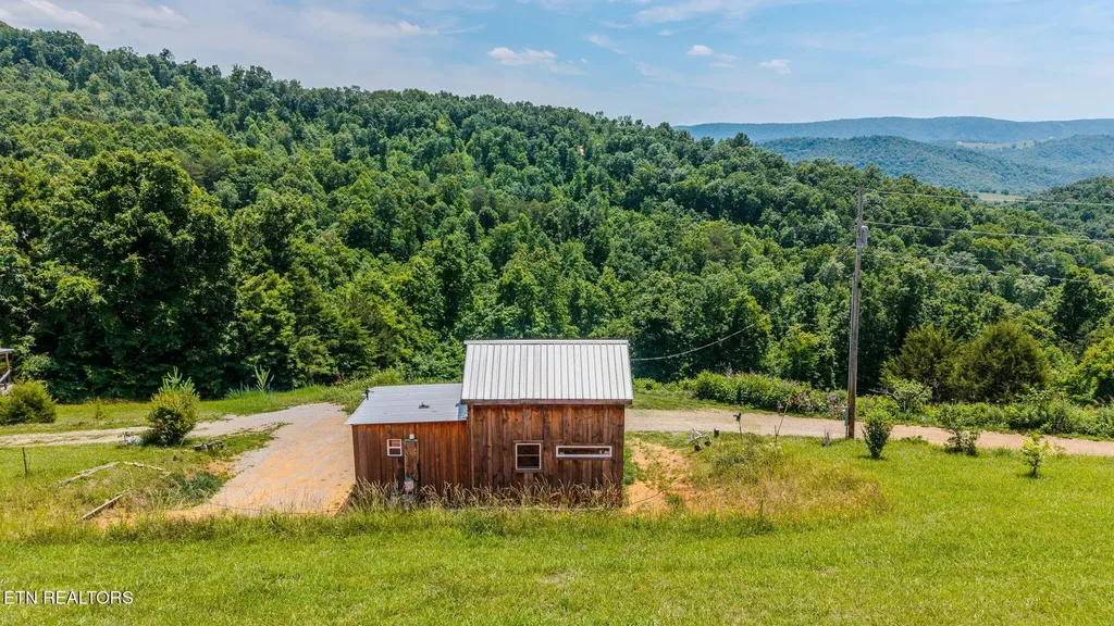 1563 Raven Hill Road Tazewell TN 37879