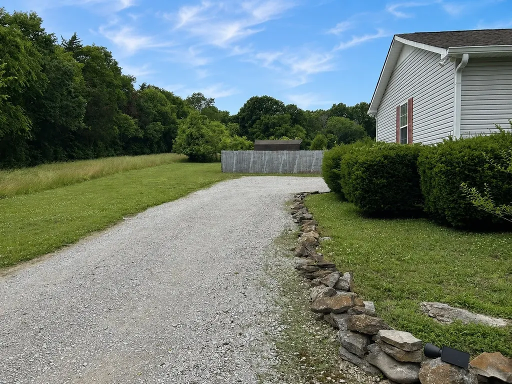 1788 Seavy Hight Road Columbia TN 38401