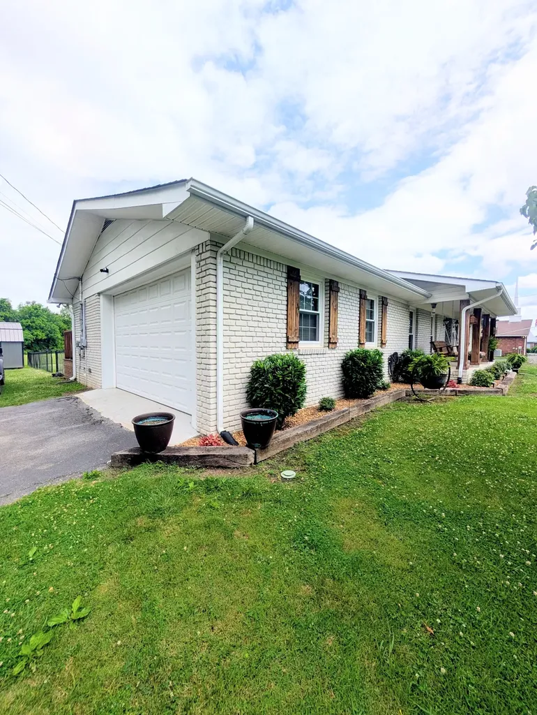 1106 S Chancery Street Mcminnville TN 37110