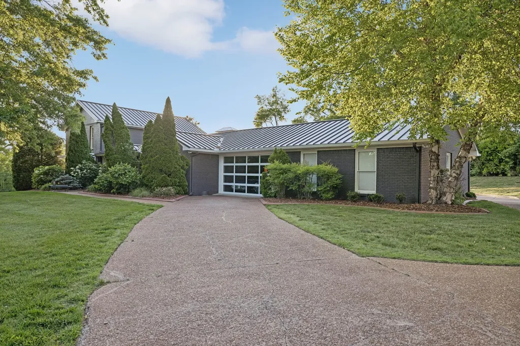 8016 Cloverland Drive Nashville TN 37211