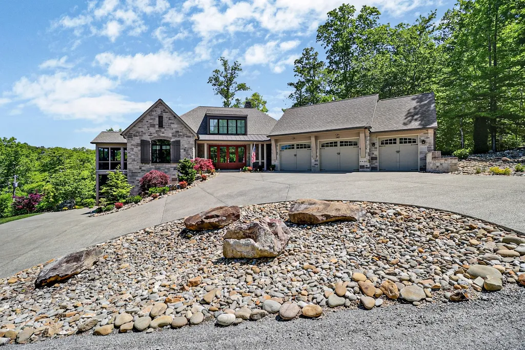 142 Pineridge Loop Crossville TN 38558