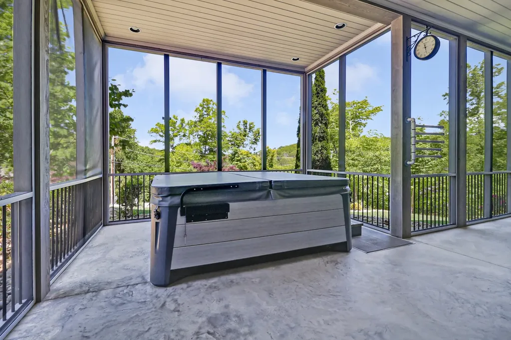 142 Pineridge Loop Crossville TN 38558