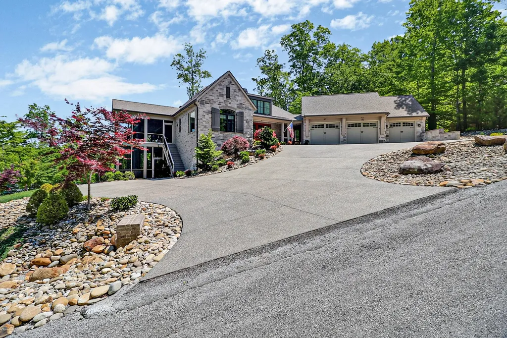 142 Pineridge Loop Crossville TN 38558