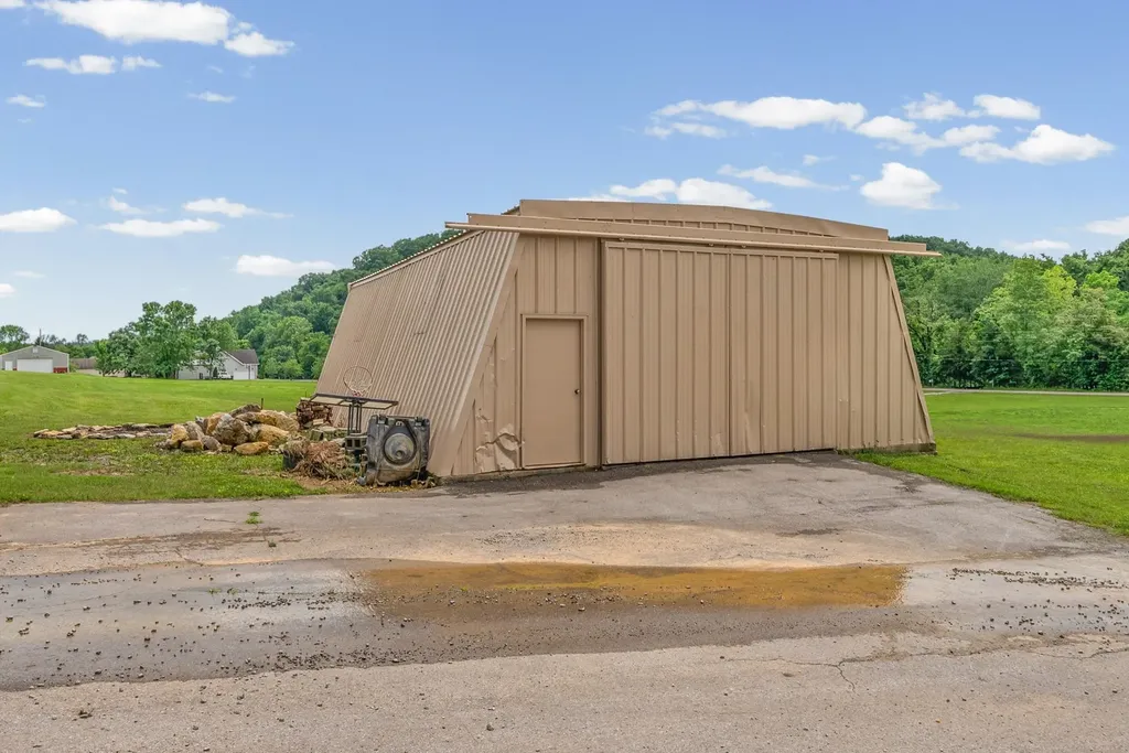 590A Lindsey Hollow Road Gallatin TN 37066