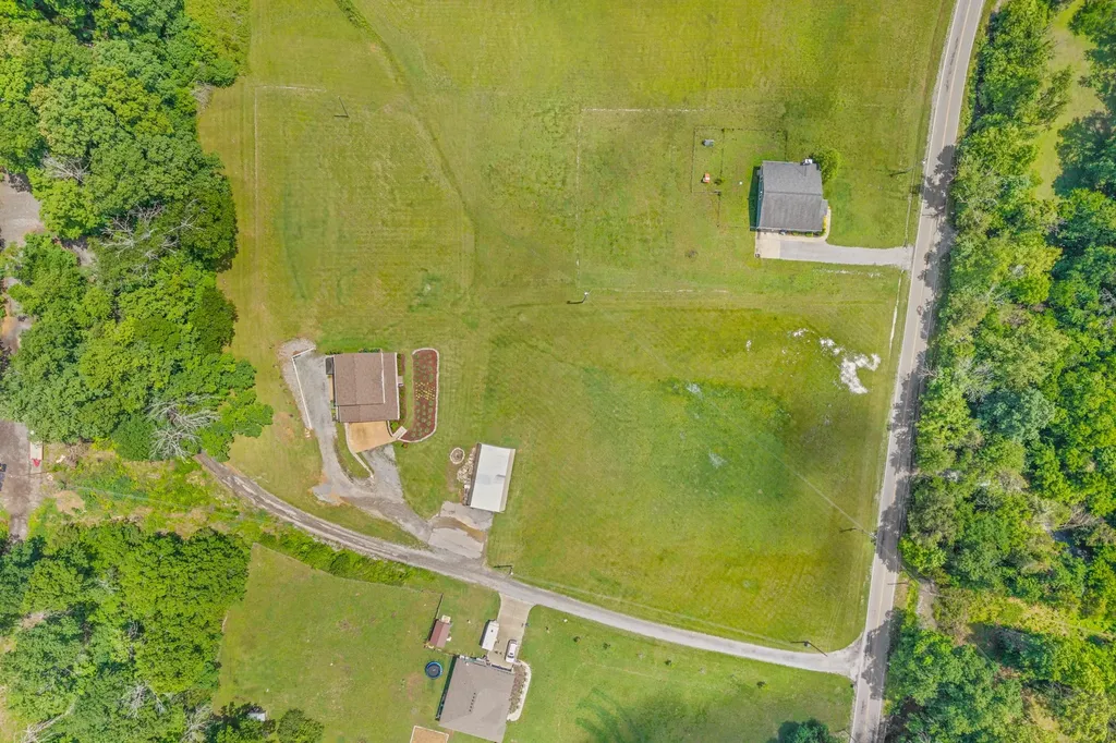 590A Lindsey Hollow Road Gallatin TN 37066