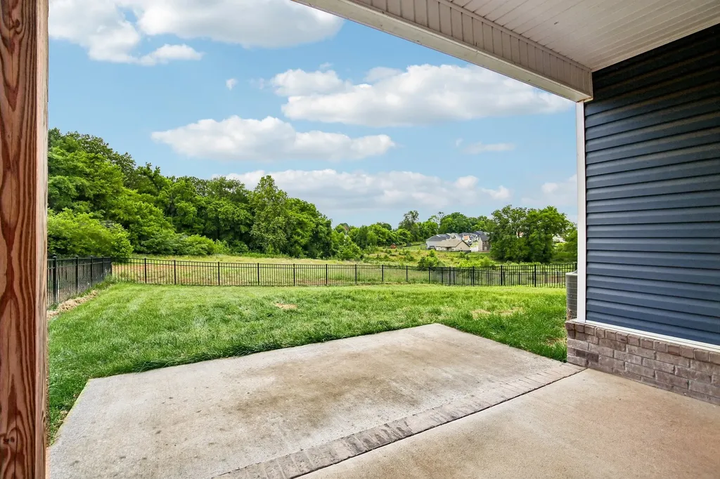 4042 Fort Sumter Drive Clarksville TN 37042
