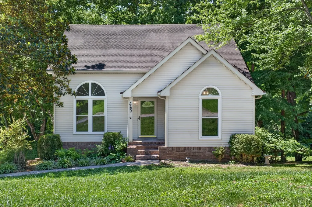 1753 Broadripple Drive Clarksville TN 37042