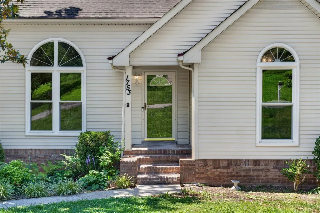 1753 Broadripple Drive Clarksville TN 37042