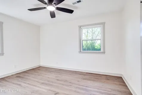 4304 NW Strolling Road Knoxville TN 37912