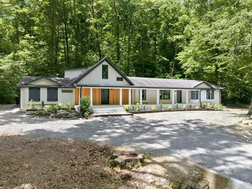 1032 Paint Pony Trail Pegram TN 37143