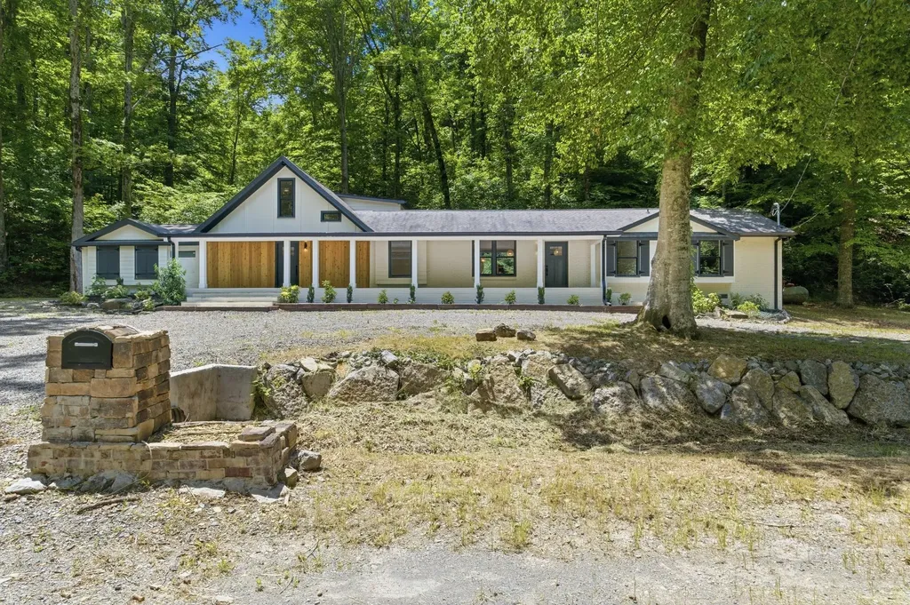 1032 Paint Pony Trail Pegram TN 37143