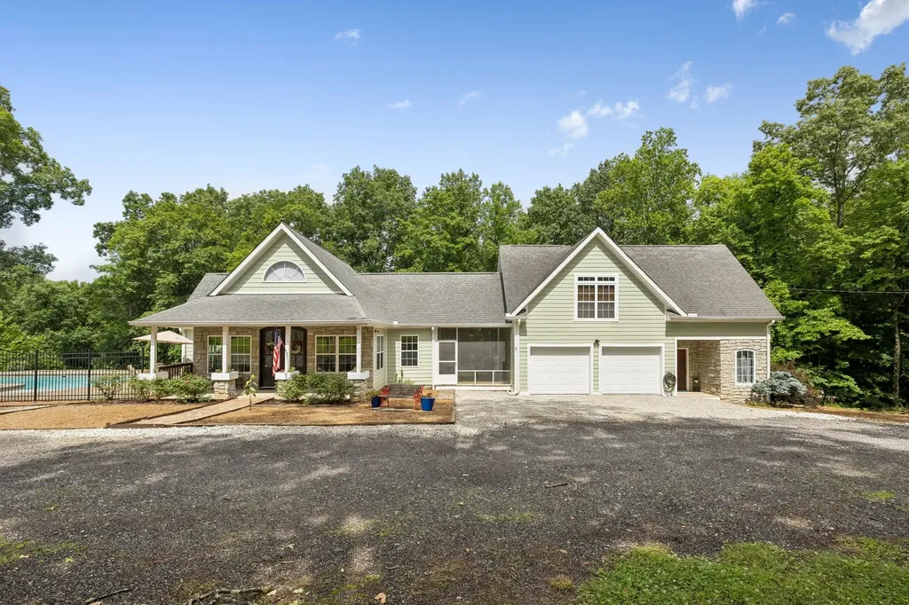 7916 E Plunders Creek Road Dickson TN 37055