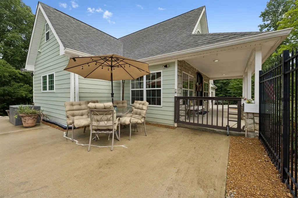 7916 E Plunders Creek Road Dickson TN 37055