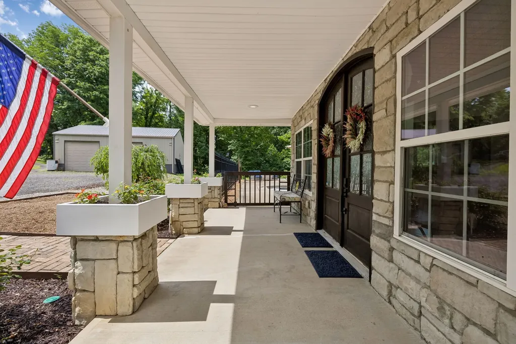 7916 E Plunders Creek Road Dickson TN 37055
