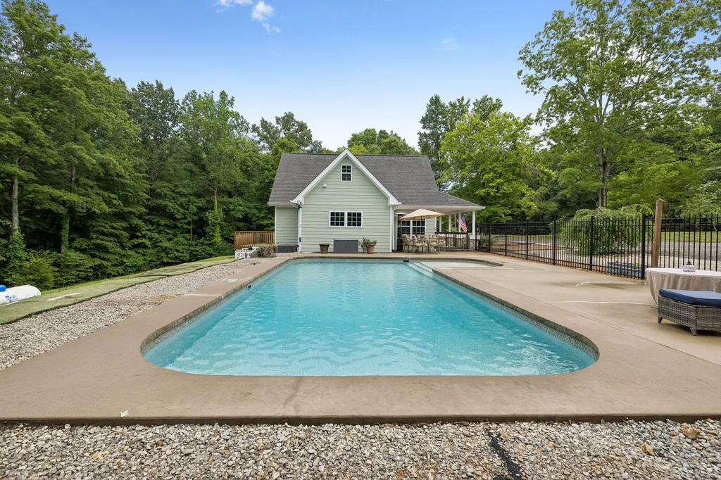 7916 E Plunders Creek Road Dickson TN 37055