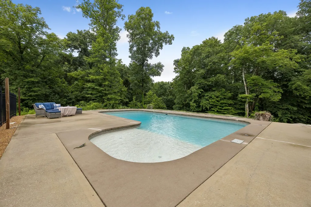 7916 E Plunders Creek Road Dickson TN 37055