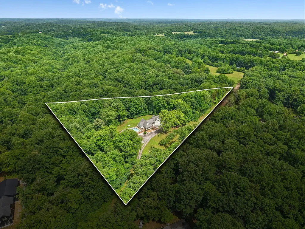 7916 E Plunders Creek Road Dickson TN 37055