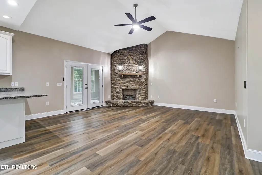 809 Buffalo Trail Clarkrange TN 38553