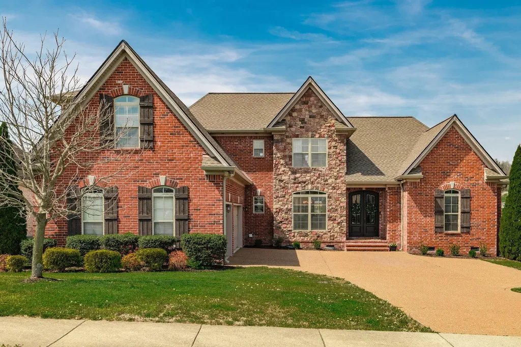 2140 Gorden Crossing Gallatin TN 37066