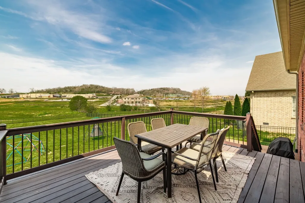 2140 Gorden Crossing Gallatin TN 37066
