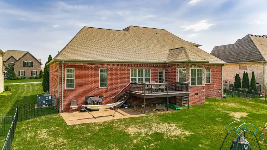 2140 Gorden Crossing Gallatin TN 37066