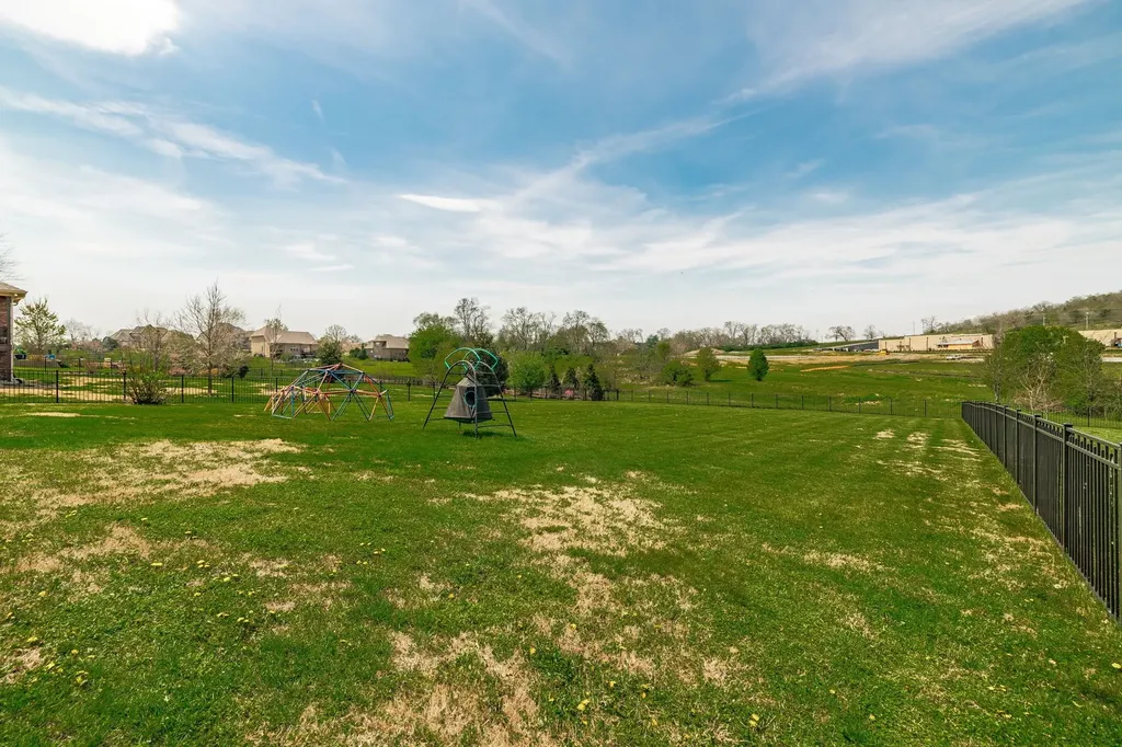 2140 Gorden Crossing Gallatin TN 37066