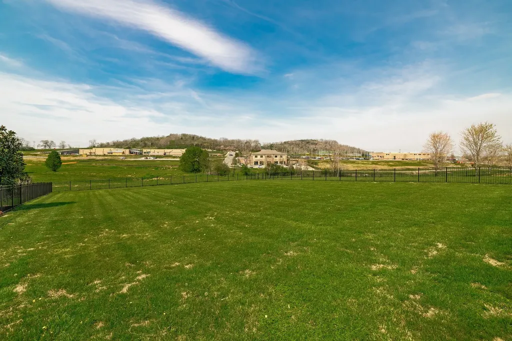 2140 Gorden Crossing Gallatin TN 37066
