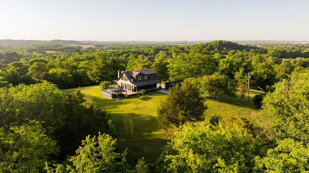 2351 Harlan Road Columbia TN 38401