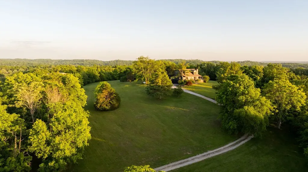 2351 Harlan Road Columbia TN 38401