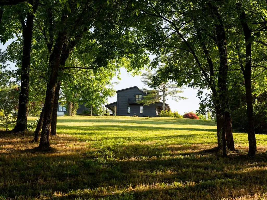 2351 Harlan Road Columbia TN 38401