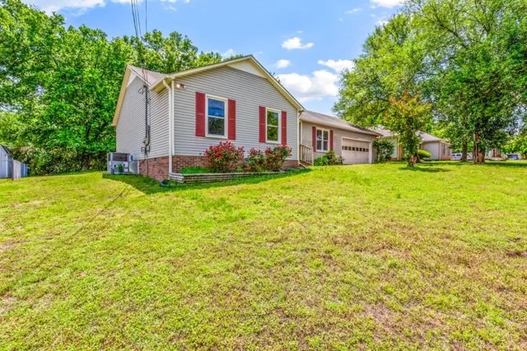 2017 Windsor Drive Columbia TN 38401