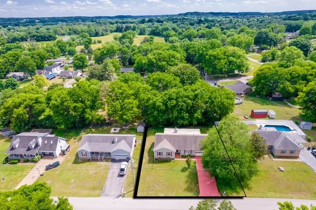2017 Windsor Drive Columbia TN 38401