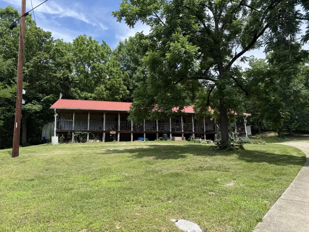 133 Cook Lane Gainesboro TN 38562