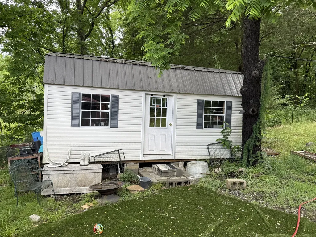 133 Cook Lane Gainesboro TN 38562