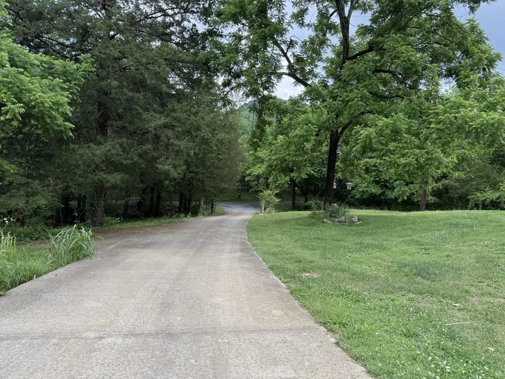 133 Cook Lane Gainesboro TN 38562