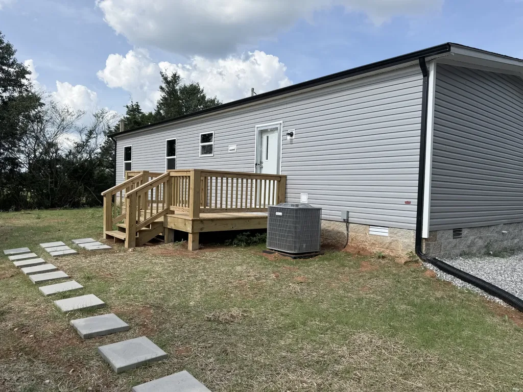 885 Junior Witt Rock Island TN 38581