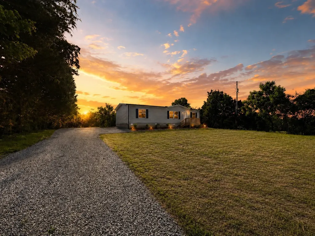 885 Junior Witt Rock Island TN 38581