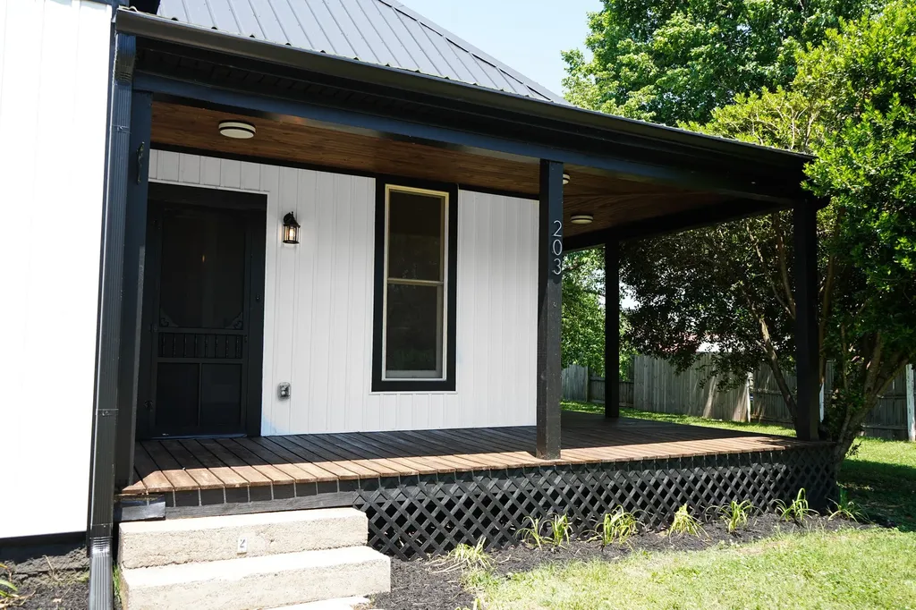 203 College Street Portland TN 37148