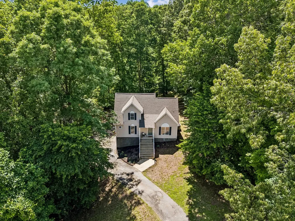 546 Lauren Park Drive Burns TN 37029