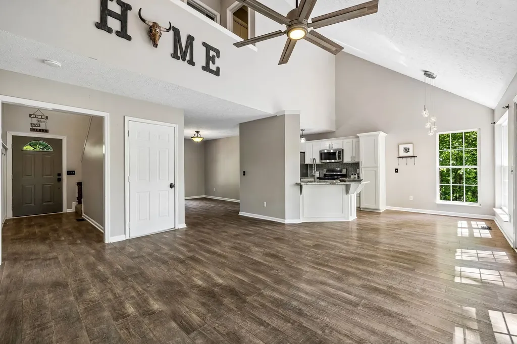 546 Lauren Park Drive Burns TN 37029