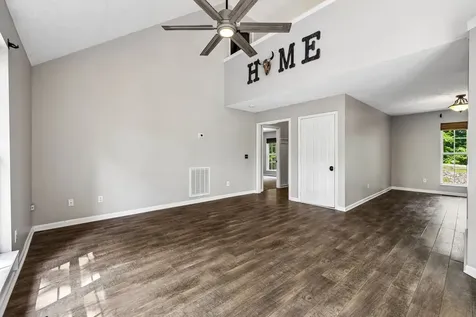 546 Lauren Park Drive Burns TN 37029