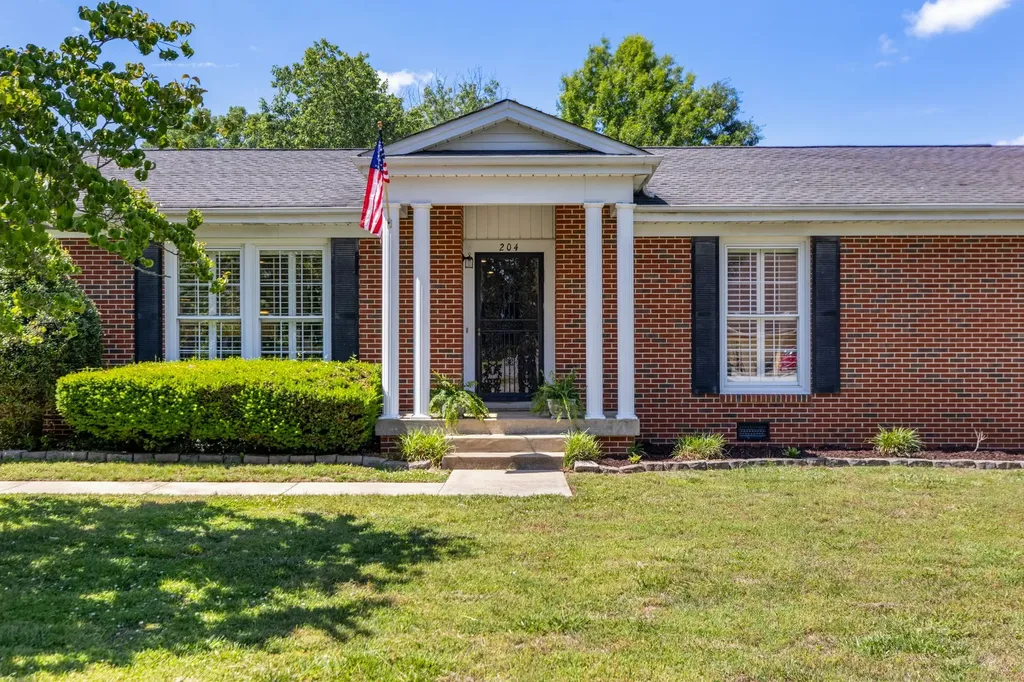 204 Woods Circle Columbia TN 38401