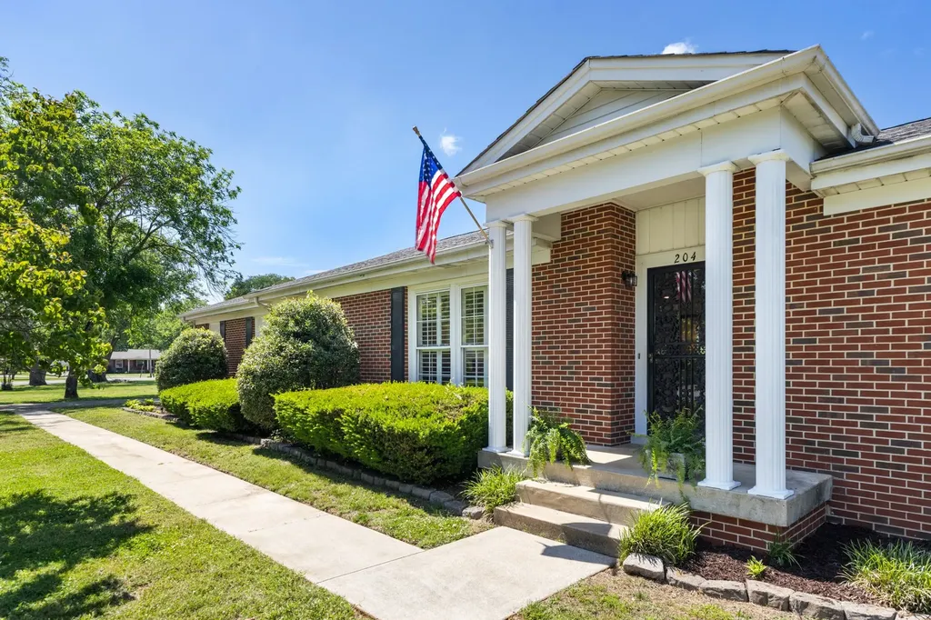204 Woods Circle Columbia TN 38401