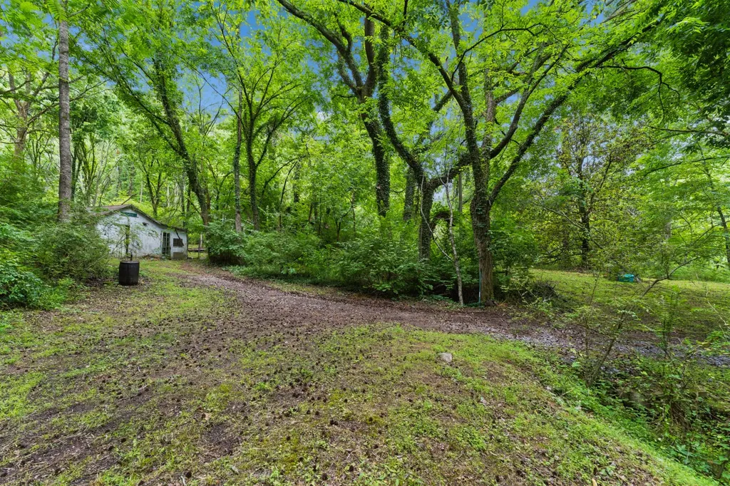 8797 Highway 100 Nashville TN 37221