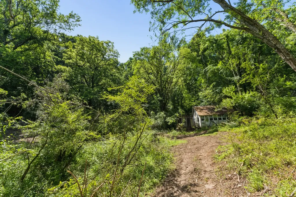 8797 Highway 100 Nashville TN 37221