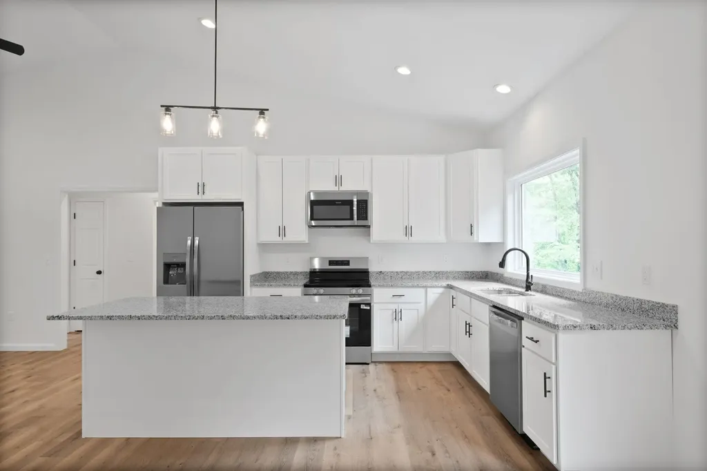 690 Brazzle Road Waverly TN 37185
