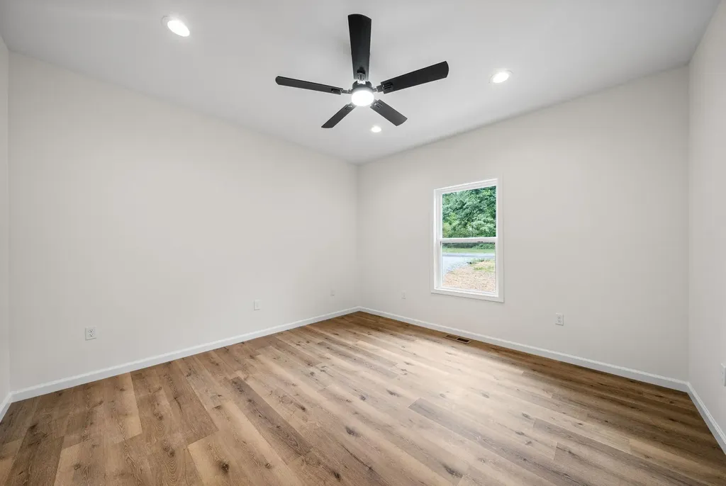 690 Brazzle Road Waverly TN 37185